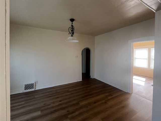 864 Highland Avenue, Benton Harbor, MI 49022