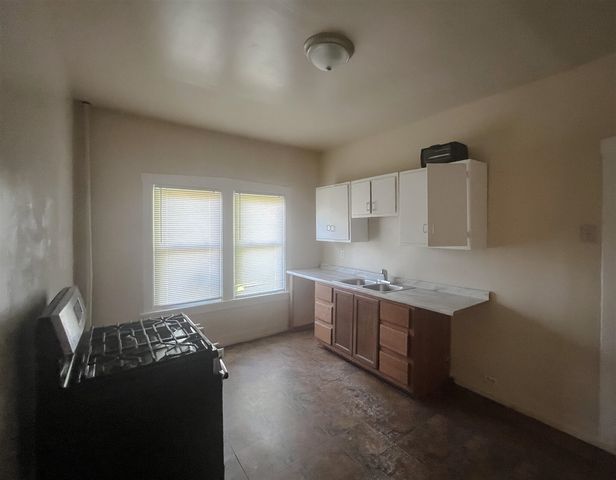 864 Highland Avenue, Benton Harbor, MI 49022