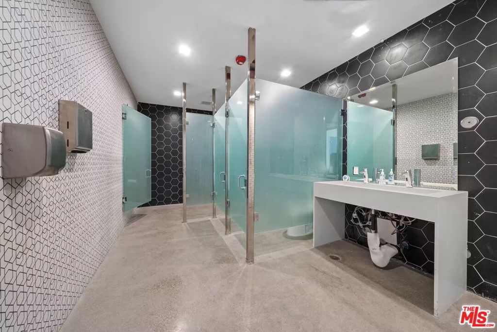 5963 Washington Boulevard, Culver City, CA 90232 — photo 3