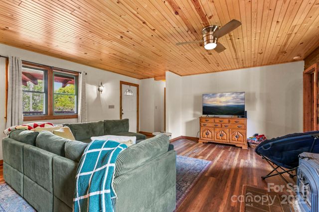 1925 Green Hill Road, Blowing Rock, NC 28605