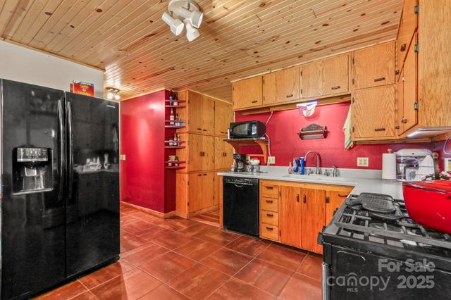 1925 Green Hill Road, Blowing Rock, NC 28605