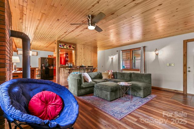 1925 Green Hill Road, Blowing Rock, NC 28605