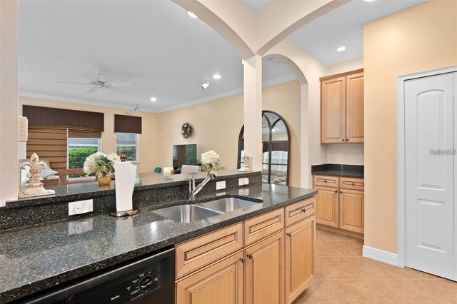 828 ELLWOOD AVENUE J, Orlando, FL 32804