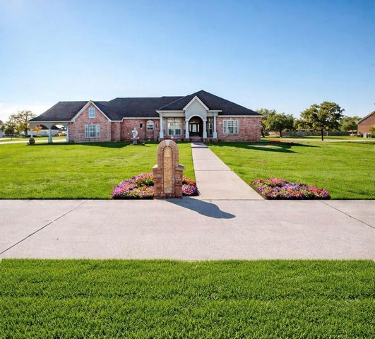 9018 Water Point Drive, Beach City, TX 77523