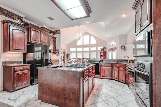 9018 Water Point Drive, Beach City, TX 77523