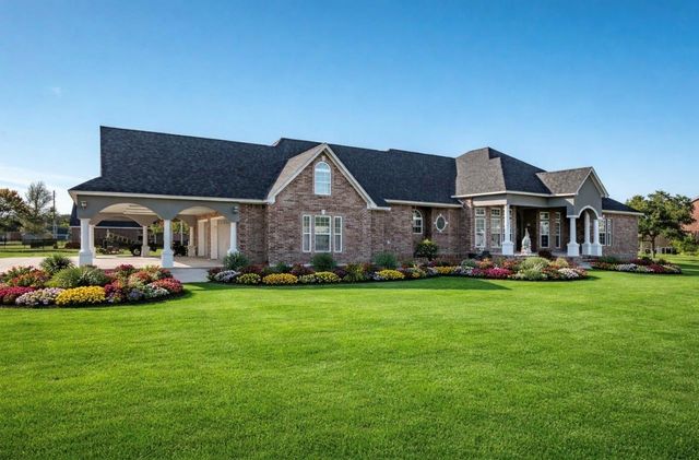 9018 Water Point Drive, Beach City, TX 77523