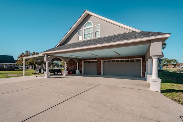 9018 Water Point Drive, Beach City, TX 77523