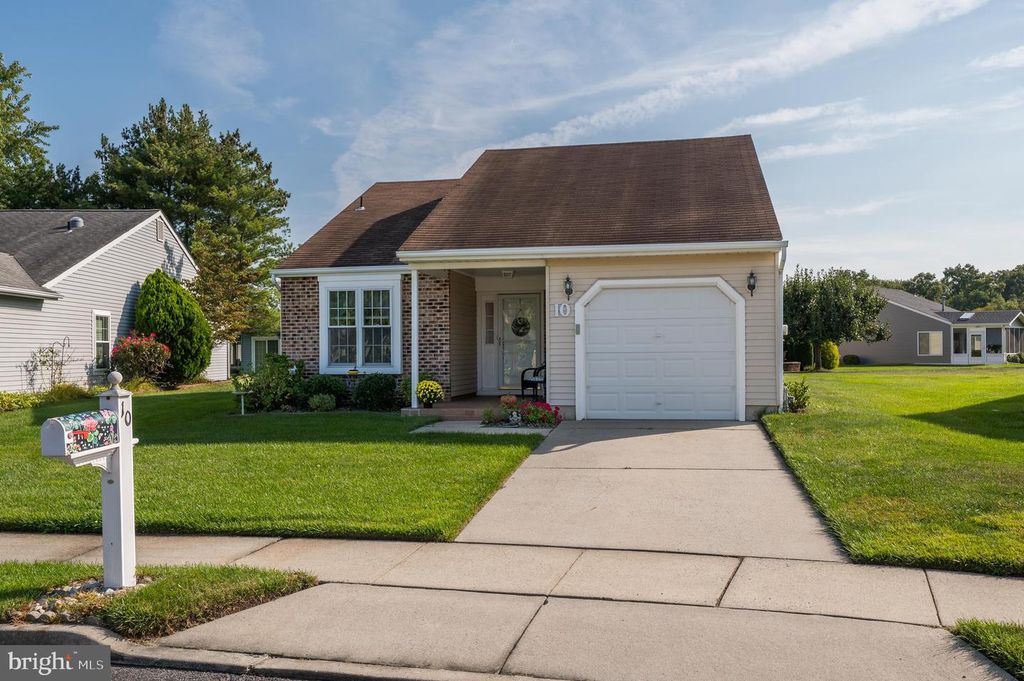 10 GRETNA CT, Mount Laurel, NJ 08054