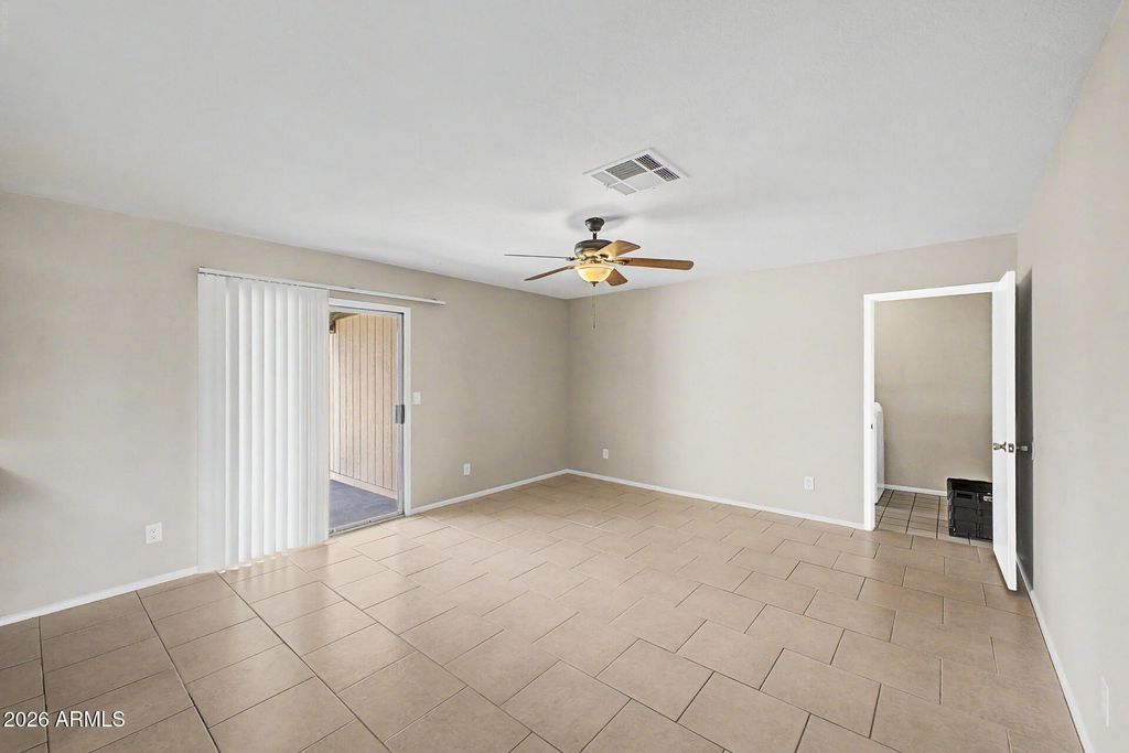 Image 14 of property listing at 4737 W VILLA THERESA Drive, Glendale, AZ 85308