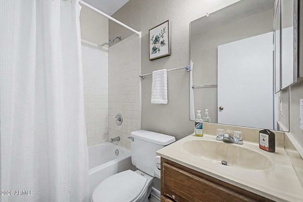 Image 20 of property listing at 4737 W VILLA THERESA Drive, Glendale, AZ 85308