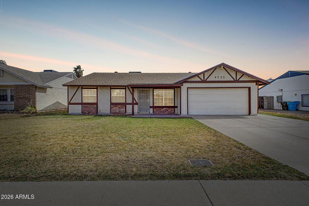 Image 30 of property listing at 4737 W VILLA THERESA Drive, Glendale, AZ 85308