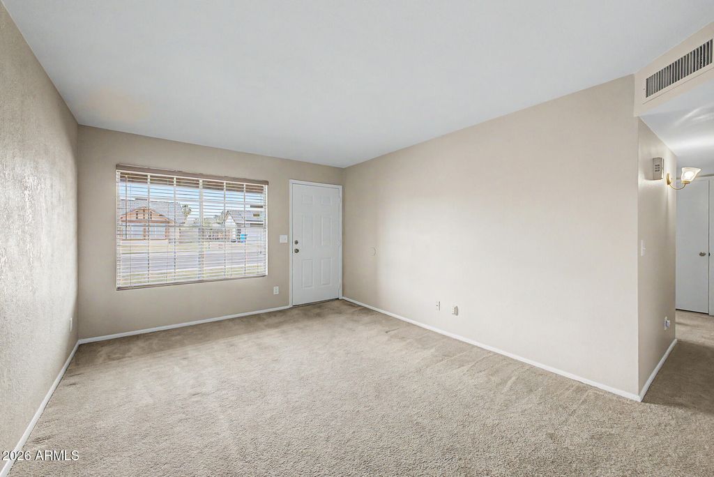 Image 4 of property listing at 4737 W VILLA THERESA Drive, Glendale, AZ 85308