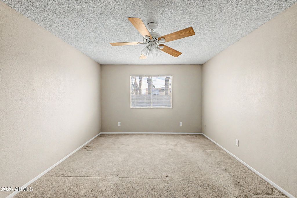 Image 8 of property listing at 4737 W VILLA THERESA Drive, Glendale, AZ 85308