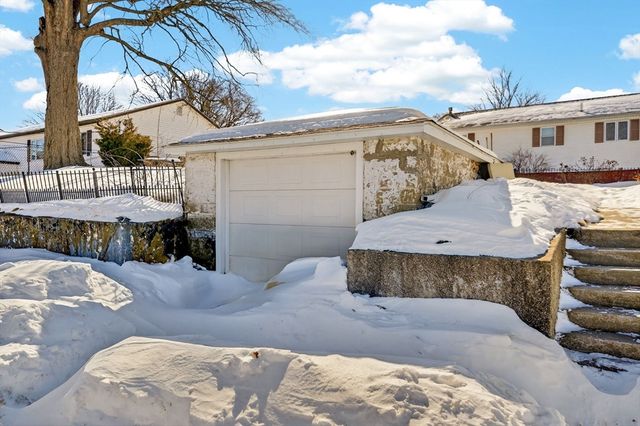 93 Lawton St, Fall River, MA 02721