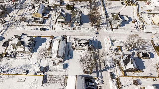 93 Lawton St, Fall River, MA 02721