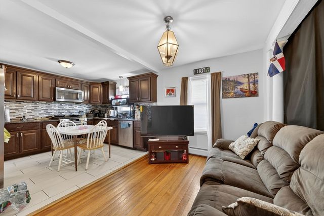 93 Lawton St, Fall River, MA 02721