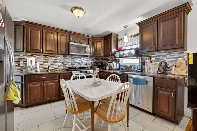 93 Lawton St, Fall River, MA 02721