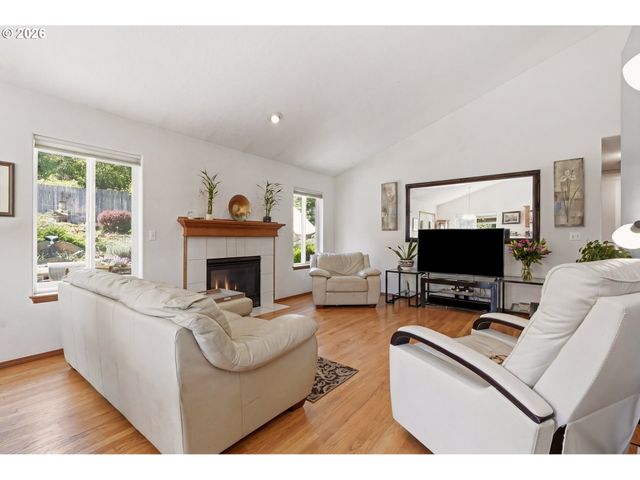 4619 Se POWELL BUTTE Pkwy, Portland, OR 97236