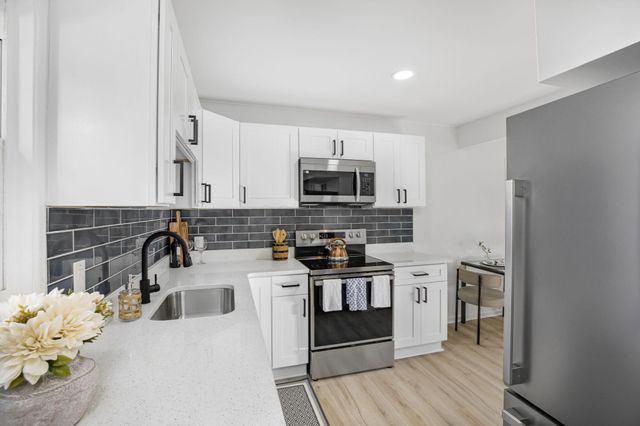 855 Dimson Drive E, Columbus, OH 43213