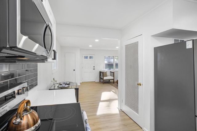 855 Dimson Drive E, Columbus, OH 43213