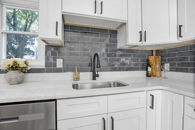 855 Dimson Drive E, Columbus, OH 43213