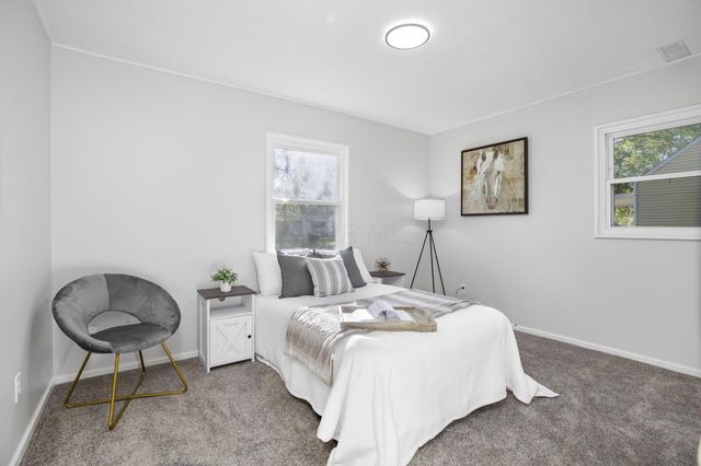 855 Dimson Drive E, Columbus, OH 43213