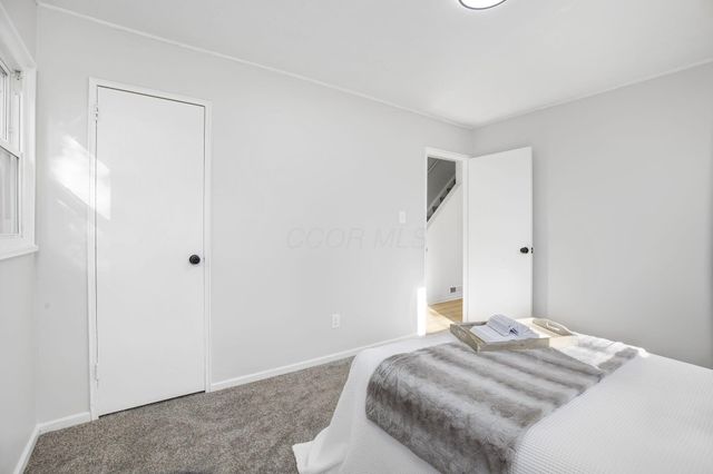 855 Dimson Drive E, Columbus, OH 43213