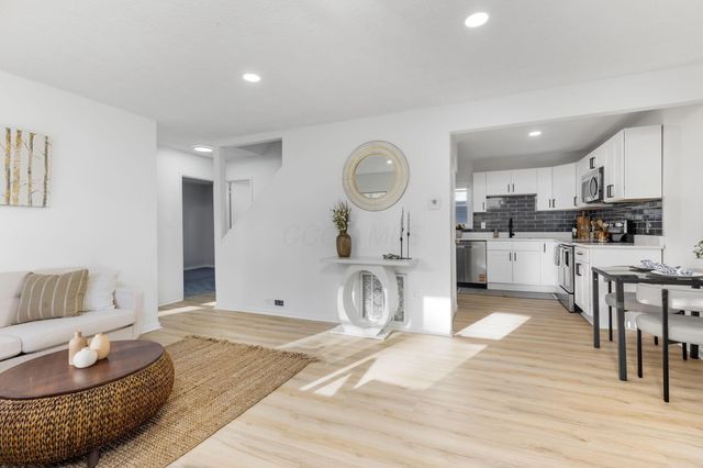 855 Dimson Drive E, Columbus, OH 43213