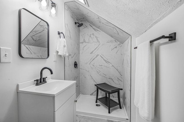 855 Dimson Drive E, Columbus, OH 43213