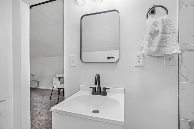 855 Dimson Drive E, Columbus, OH 43213