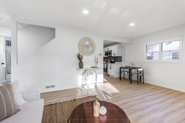 855 Dimson Drive E, Columbus, OH 43213