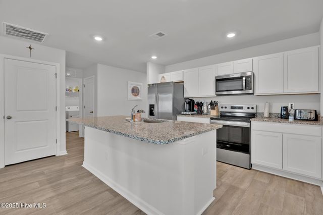 90 Eagle Creek Drive NE, Bolivia, NC 28422