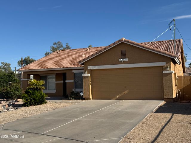 2739 E BEVERLY Lane, Phoenix, AZ 85032
