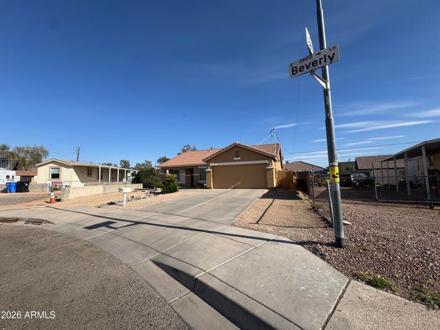 2739 E BEVERLY Lane, Phoenix, AZ 85032