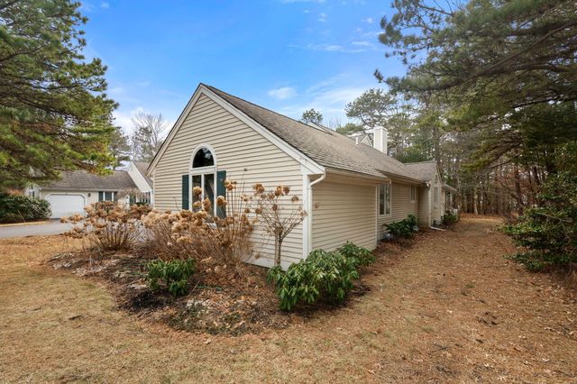 2 Pacific Avenue, Mashpee, MA 02649