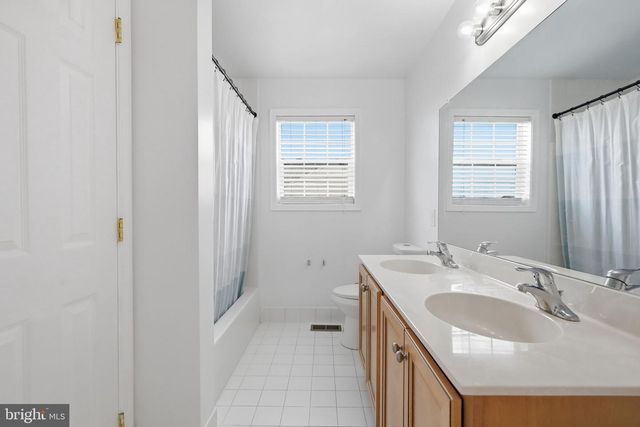 100 LILAC LN, Gilbertsville, PA 19525
