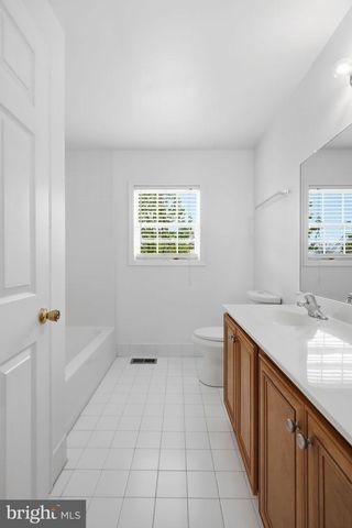 100 LILAC LN, Gilbertsville, PA 19525