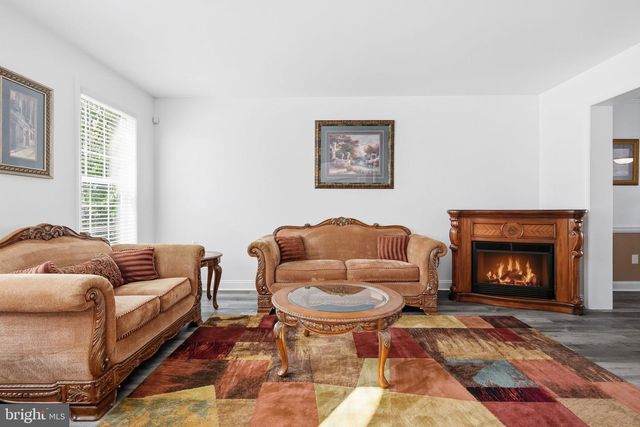 100 LILAC LN, Gilbertsville, PA 19525