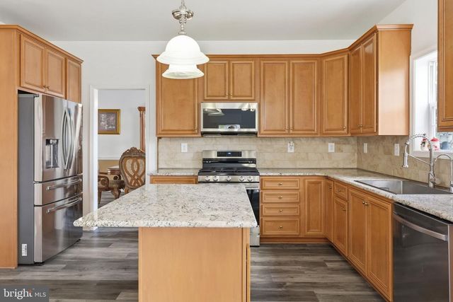 100 LILAC LN, Gilbertsville, PA 19525