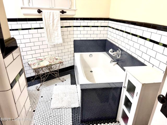 1601 Spring Dr APT 1, Louisville, KY 40205