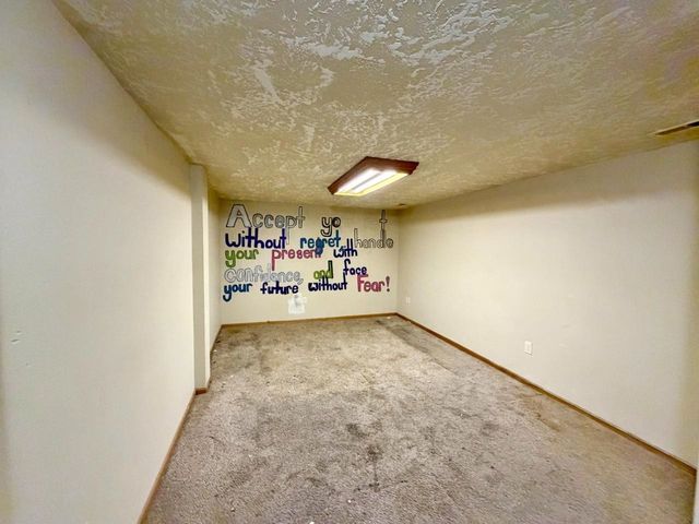 220 18th St SE, Minot, ND 58701