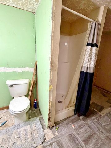 220 18th St SE, Minot, ND 58701