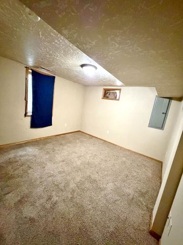 220 18th St SE, Minot, ND 58701