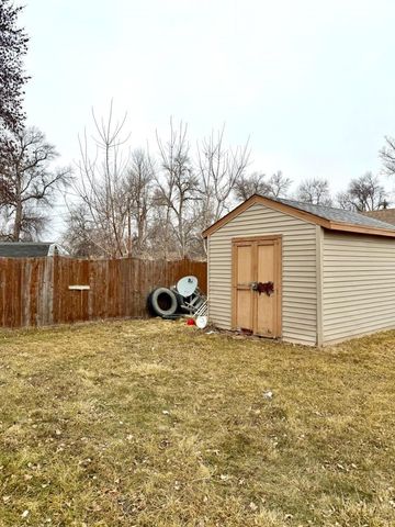 220 18th St SE, Minot, ND 58701