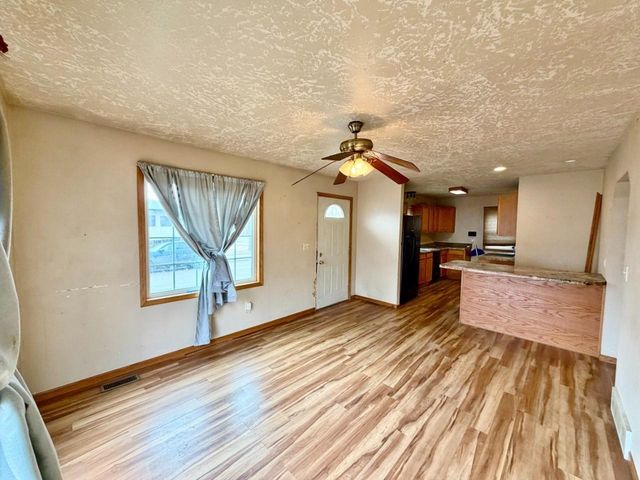 220 18th St SE, Minot, ND 58701