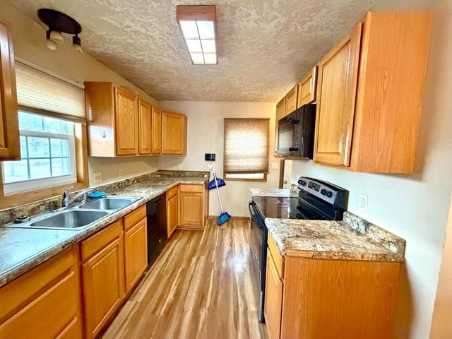 220 18th St SE, Minot, ND 58701