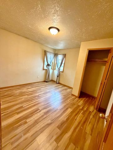 220 18th St SE, Minot, ND 58701