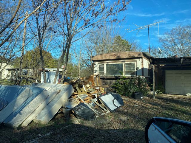 207 Mill Street, Lone Oak, TX 75453