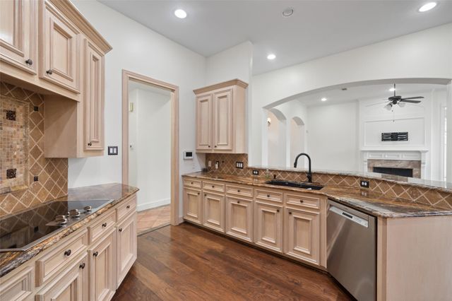 54 Winthrop Harbor S, Montgomery, TX 77356