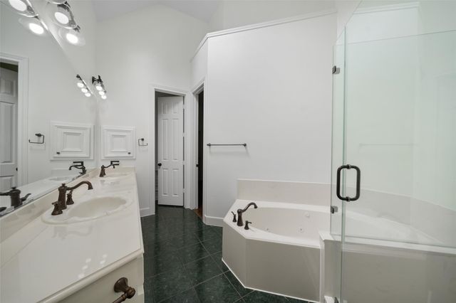 54 Winthrop Harbor S, Montgomery, TX 77356